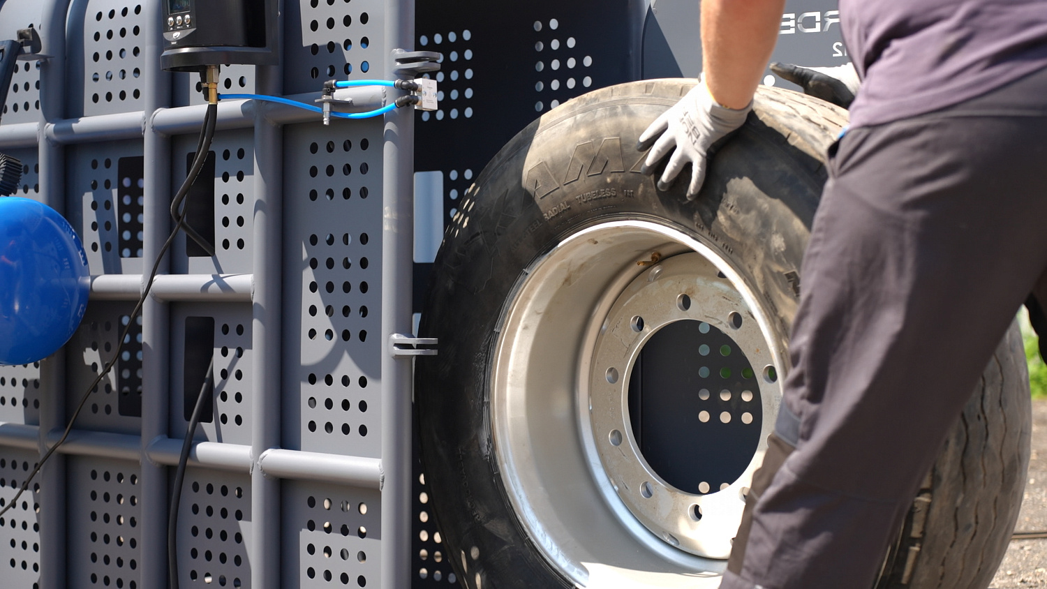 Клеть для накачки грузовых колес 46TC12